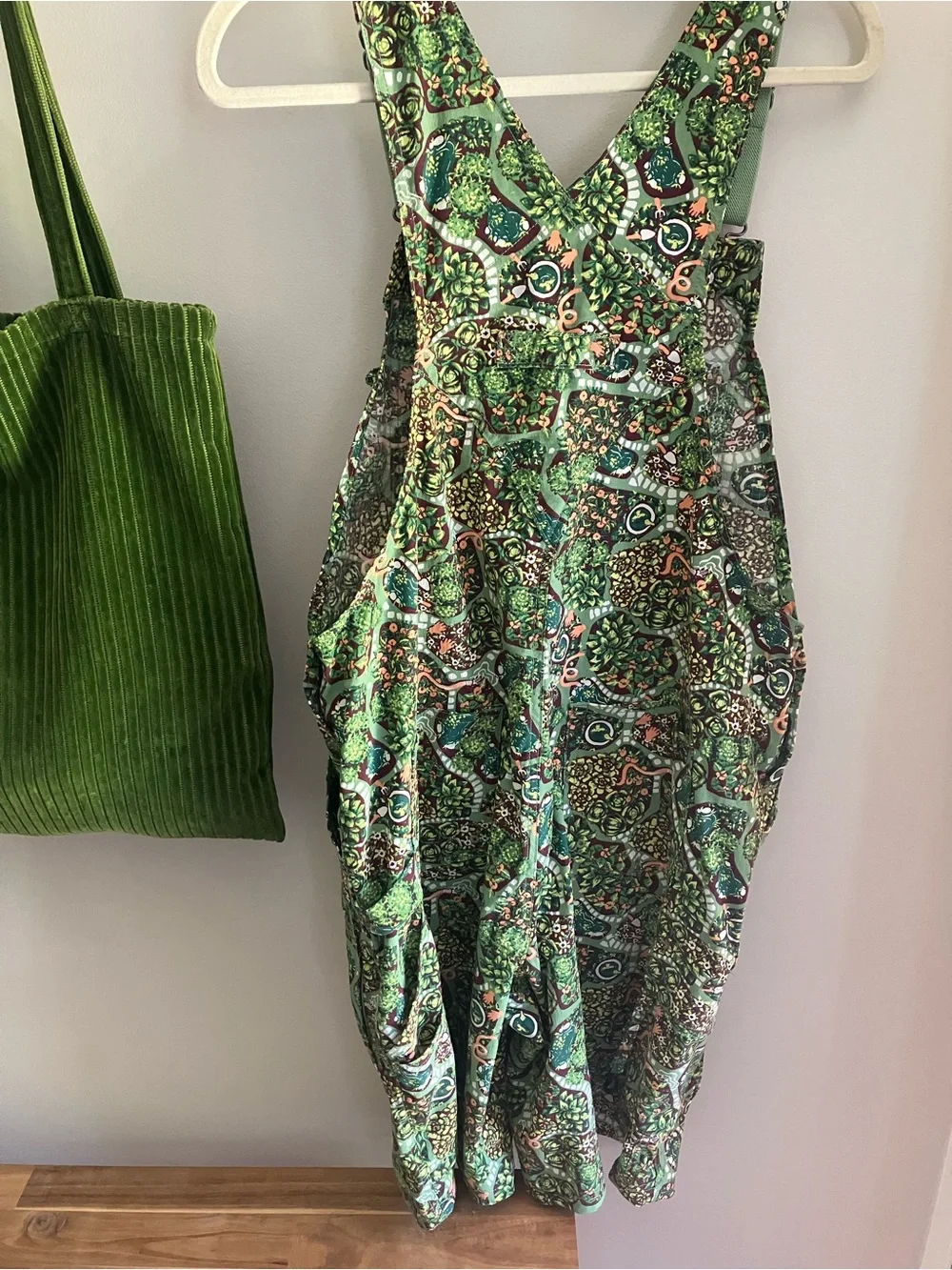Duluth Trading Heirloom Garden Cargo Shortalls Overalls Green Medium Pre-Loved - Picture 2 of 3
